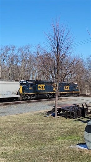 CSX Local headed to the Dunkirk Nestlé Purina plant! CSX 2284 leading CSX 6925 this time!