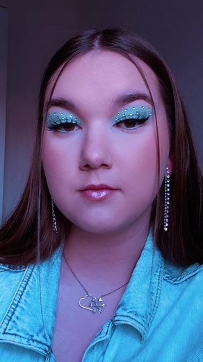 💜💙#makeuplook #fy #virall #makeuptutorial #trend #fyp #makeupartist #fyp #foryou #makeup #faceart #hart #gliter #euphoria