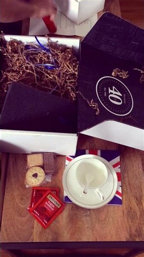 Unboxing a new Focusrite 2i2 ISA Blue 40th Anniversary Edition