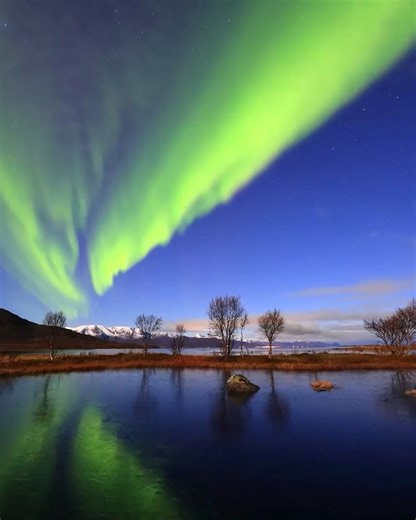 By the lake | Aurora Borealis Observatory