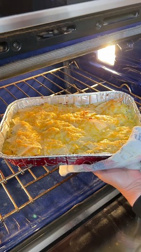 King ranch Chicken casserole 😋 Simple and fresh ingredients make this yummy dinner the whole family can enjoy. Chicken, salsa, green things, cheese and more. | Charles Parks