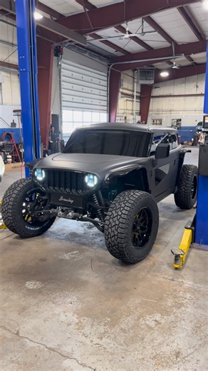 𝐊𝐞𝐚𝐭𝐨𝐧 𝐇𝐨𝐬𝐤𝐢𝐧𝐬 on Instagram: "Sema build 1 done 😎 The murdered out @vanderhall EV Utv with @venompowertires and @fittipaldioffroad wheels looks sexy."