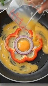 The Most Beautiful Bell Pepper Egg Hack! 🌸🍳 #Shorts #Breakfast