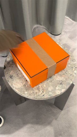 No.1 Love Hermes Fanspage 🧡 on Instagram: "The moment we’ve all been waiting for. There is truly nothing that compares to the whisper of the Bolduc ribbon and the sight of that iconic orange box. It’s more than just a reveal; it’s the magic of a dream bag finally coming home. Every layer of tissue paper holds a story of exquisite craftsmanship and timeless elegance. ✨🧡👜 If you believe in the magic of the orange box, please LIKE this video and FOLLOW for more exclusive lux