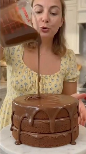 The BEST Vegan Chocolate Cake (Nobody Believes It’s Vegan!) 🍫🌱 ‪@tasteofempires‬