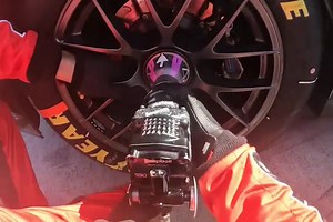 Makin' magic on pit road. No. 14 Magical Vacation Planner pit crew was the only team to complete a sub 9.0s 4-tire pit stop at Homestead. | Haas Factory Team