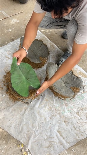 Leaf Texture Water Fountain using Cement 🤯#cementcrafts #craft #waterfountain #shorts