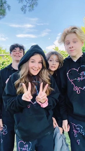 Your 4th & 7th @‘s are going back to school with you! Who are they? New back to school merch coming soon!!! 💖 @sm6band #sm6band