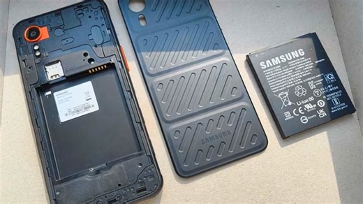 8K views · 34 reactions | The Phone Built to Dominate Every Environment. ️ Built like a tank, styled like a flagship. The Galaxy XCover 7 is MIL-STD-810H certified,  Whatsapp : ퟎퟏퟖퟖퟏퟐퟔퟕퟗퟒퟏ / ퟎퟏퟖퟒퟐퟎퟕퟐퟗퟕퟓ | Livewire | Facebook