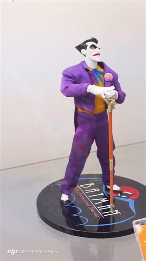 Joker from @mezcotoyz At NYCC Mezco Booth #joker #batman #btas #mezcotoyz #nycc | Hen Roc