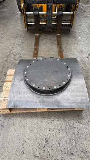 Quarryfitter on Instagram: "Bitumen tank manway welded on for access into the tank to clean it out"