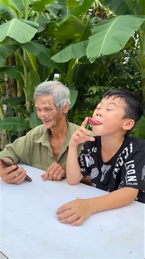 Hai ông cháu thử thách IQ370 đánh đàn sẽ ra sao?#shorts #cute