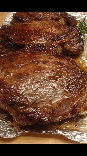 SEARED RIBEYE STEAK WITH RED WINE PAN GRAVY RECIPE 🥩🍷 Rich, juicy, and indulgent — this seared ribeye steak is perfectly crusted and served with a deep, savory red wine gravy that’s ideal for date night or a hearty dinner. 🛒 Ingredients: For the Steaks: 3 ribeye steaks Salt & freshly cracked black pepper 1–2 tbsp olive oil 2 tbsp butter 3 cloves garlic, smashed 2 sprigs fresh rosemary or thyme (optional) For the Red Wine Pan Gravy: 1/2 cup dry red wine (Cabernet Sauvignon or Merlot work well)