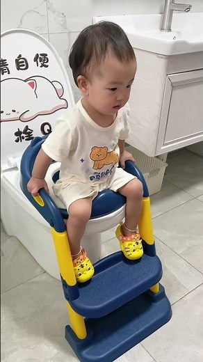 Potty training struggles? Try this potty training seat with ladder! #babycare