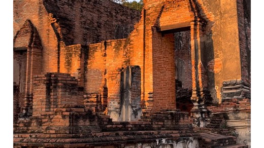 阿瑜陀耶（Ayutthaya），意为“不可战胜之城”，1351-1767年为暹罗大城王朝的首都，历时400余年，曾是东南亚最繁荣的国际贸易与文化中心之一。