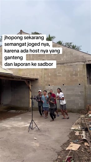 Jhopong Joged Semangat dengan Host Ganteng