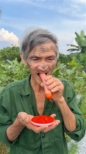 Ông nôi Thi thách än xúc xích dúng cách vàcái két, it cay siêu ngon syr két hdp hoàn háo #shorts