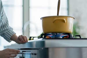 「IHコンロ」と「ガスコンロ」どっちがお得？年間でかかる光熱費の差を試算してみた [節約] All About