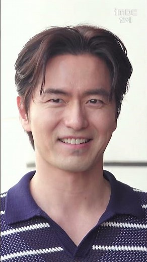 A vacation look topped off with a relaxed smile~⛱️ #LeeJinWook
