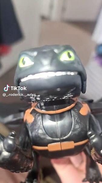 Toothless The Dragon Dance Fun: Shimmy Your Way!