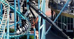 Efter dödsolyckan – här fraktas Jetline bort från Gröna Lund