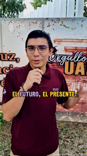 🚀 De la Prepa 2 UADY al escenario internacional 🚀 Emiliano Arceo descubrió en las matemáticas el camino hacia las tecnologías que están transformando el presente. Ese camino lo llevó hasta Texas, donde participó en un programa internacional, ganó el premio al proyecto más innovador y representó con orgullo a Yucatán y a México. Además, vivió experiencias únicas como visitar un acelerador de partículas y laboratorios de alto nivel. ✨ Talento UADY que cruza fronteras. ✨ | Universidad Autónoma de