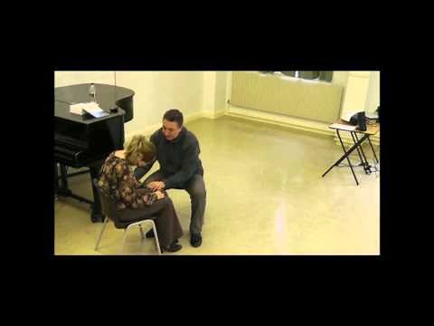 How to do the Hypnotic Handshake Induction