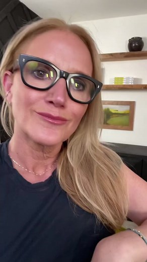 Overcome Fear and Start Living: Powerful Motivation by Mel Robbins