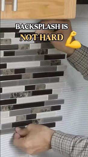 HOW-TO: 🎥 DIY Install a kitchen backsplash with tile! 💪🔨