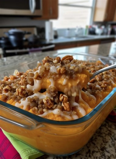 Southern Sweet Potato Casserole A Southern classic. Creamy sweet potatoes baked with a rich pecan topping — it’s the ultimate holiday side dish that tastes like dessert. 𝗙𝗨𝗟𝗟 𝗥𝗘𝗖𝗜𝗣𝗘 𝗕𝗘𝗟𝗢𝗪 👇 | Easy Recipes