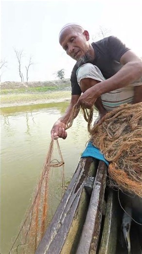Monster Catfish Catch! 😲 Incredible Traditional Net Fishing from a Wooden Boat #fishing #fish