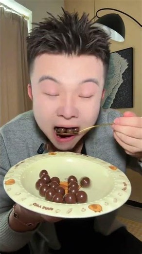 My roommate bought me a box of chocolate beans. Although I was touched, I still can’t forget my