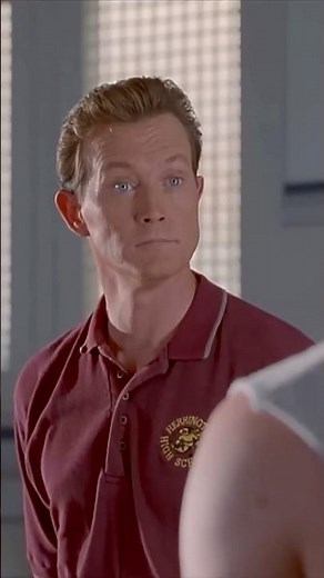 The Faculty! I totally forgot about this scene from 1998 WOW! The Faculty with Shawn Hatosy!