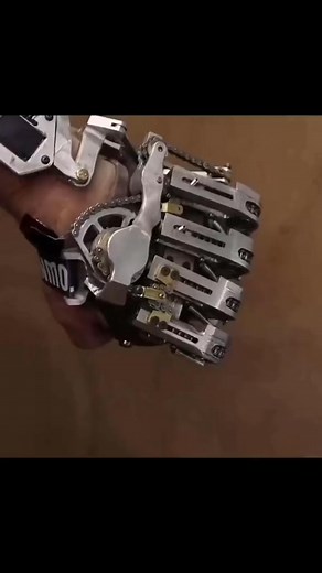 Homemade hand prosthesis 🦾 | Machine Artists