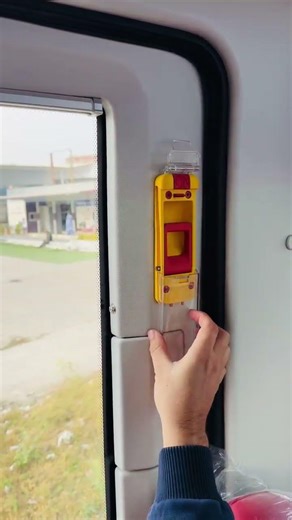 How to Exit a Bus Safely in an Emergency During Any Accident – Learn in This Video
