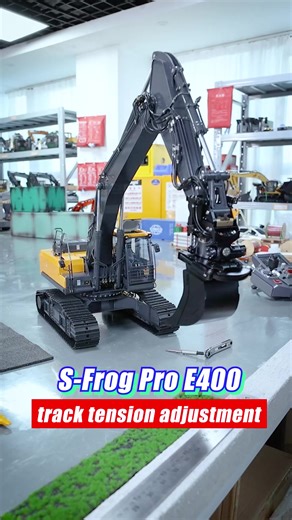 Toucanhobby shows you how to adjust the track tension of the FROG 1/14 Scale E400 Hydraulic Excavator.👇👇#rc #excavator #e400 #rcmodel #model | Toucanhobby