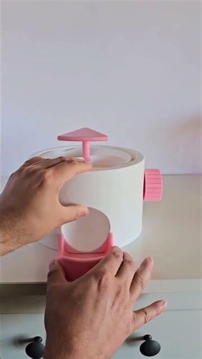 3D Printing this beautiful gachapon machine 🐣🦖🎊