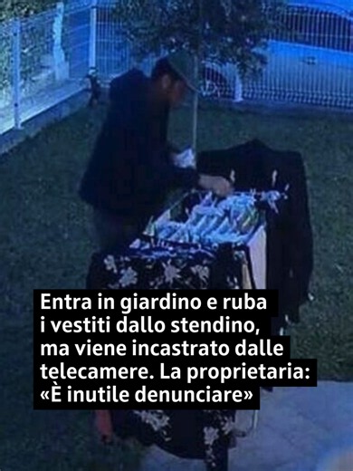 Ruba dallo stendino i panni stesi: incastrato dalle telecamere. La scena, indubbiamente assurda, è stata immortalata attorno alle 5 del mattino, fra lunedì e martedì, in via Tronconi, non lontano dal centro Luna di piazza Vienna a Montebelluna (Treviso). Qui, in una graziosa villetta, è stato immortalato in due diverse riprese un individuo che entra nella proprietà e prende dallo stendino in giardino vari panni stesi. Una scelta indubbiamente ragionata, effettuata censendo accuratamente gli ogge