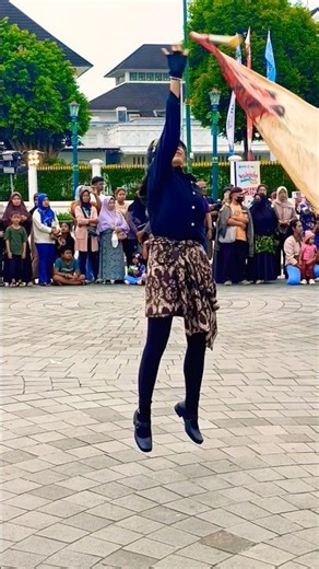 wow cool cool color guard!! color guard marching drumband