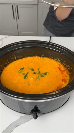 Creamy crockpot chicken enchilada dip