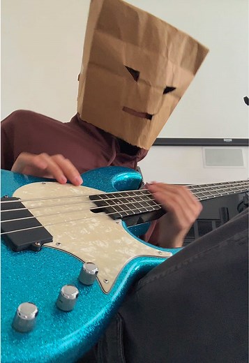 Mastering Slap Bass Techniques for Musicians