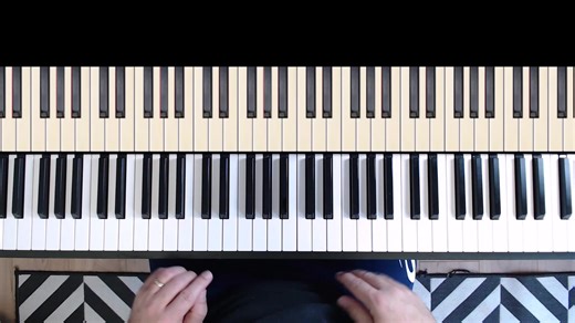 ✅Télécharge la fiche pratique "Les 24 accords essentiels pour tout jouer" 👉 https://formation-clavier.com/les-24-accords-essentiels/ Dans cette vidéo : Une approche ludique pour progresser tout en s’amusant. Je m’explique : L’idée consiste à prendre le temps de jouer sur les accords d’une tonalité, en commençant par des formes simples, puis de complexifier. Mais. Vous devez rester musical et prendre du plaisir de la première note jouée à la dernière. Prendre un tempo très lent. Apprécier chaque