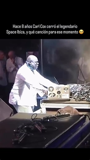 Ibiza is love on Instagram: "En 2016, Carl Cox protagonizó uno de los momentos más memorables de la historia de Ibiza al cerrar para siempre el legendario Space. Después de más de 15 años como residente y figura fundamental del club, decidió despedirse con un tema cargado de sentimiento: “Wish I Didn’t Miss You” de Angie Stone (Pound Boys Stoneface Remix), un himno soulful que conectó al instante con toda la pista. La elección no fue casual; era una canción perfecta para simbolizar nostalgia, ag