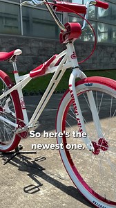 Peep the deets! 👀 You ready for some good news? The 29” Arctic White Quadangle Looptail has just started shipping to authorized SE dealers! 🥳 This one right here is the first production sample bike that we built up. Listen in as @toddlyons goes into the nitty-gritty details of this iconic bike. The Quadangle Looptail is a super limited-edition bike with only 350 bikes available in the USA. Each bike is individually numbered, so it’s bound to be a collector’s item. And remember, SE bikes are no