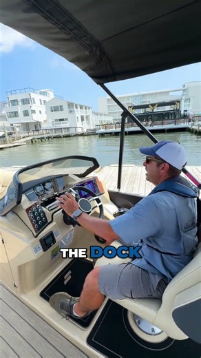 Docking 101: Tuck The Stern - Bridge Marina Docking Tips #shorts