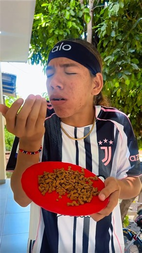 That's not kibble🤮🤮🤮