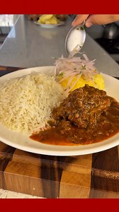 Seco de res con yuquitas sancochadas | Made In Perú