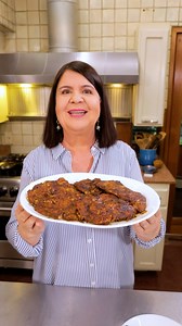 Así puedes preparar carne de cerdo adobada 🐖👩🏻‍🍳 RECETA -200 gms de chile colorado (ancho) -1 cabeza de ajos -1 cucharita de pimienta negra en bola -3 cucharitas de comino entero -4 Cucharadas de orégano½ -Taza de vinagre de manzana -8 clavos de olor -2 cucharitas de sal -2 kilos de carne de puerco (costilla, cabeza de lomo, pierna) PREPARACIÓN Los chiles se limpian de rabo y semilla y se cuecen en agua hierviendo por 5 minutos a que suavicen. Se escurren. Se pone en la licuadora el chile co