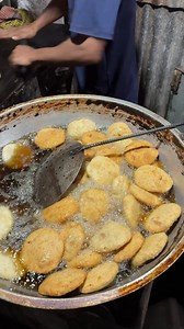 32K views · 82 reactions | One of the Best VIRAL ALU PURI in Faridpur #streetfood #bengalifood #puri #alupuri #delicious #blogger #reelsviralシ #reels | Street Food Collecting | Facebook