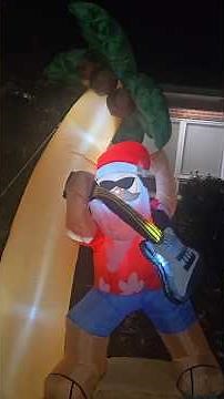 Setting up a Christmas Santa Inflatable #Holidays #christmas #santainflatable